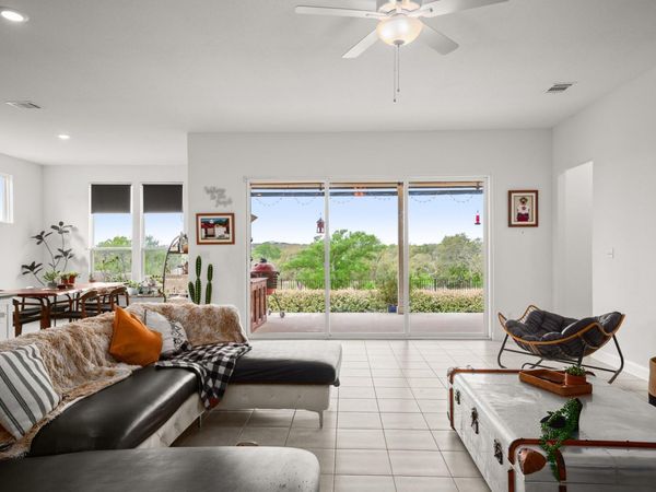 385 Barn Hill LOOP, Dripping Springs, TX 78620