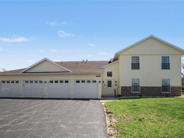 4019 Summerfield Ln NE, Unit D, Cedar Rapids, IA 52402