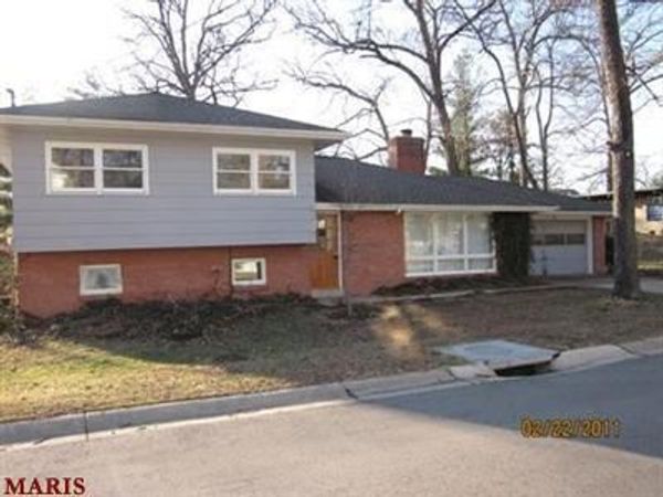 2121 East Drive , Frontenac, MO 63131