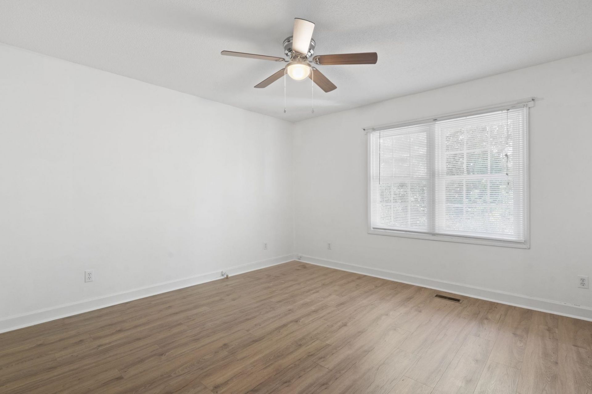 4505 N Kings Hwy. Photo 23