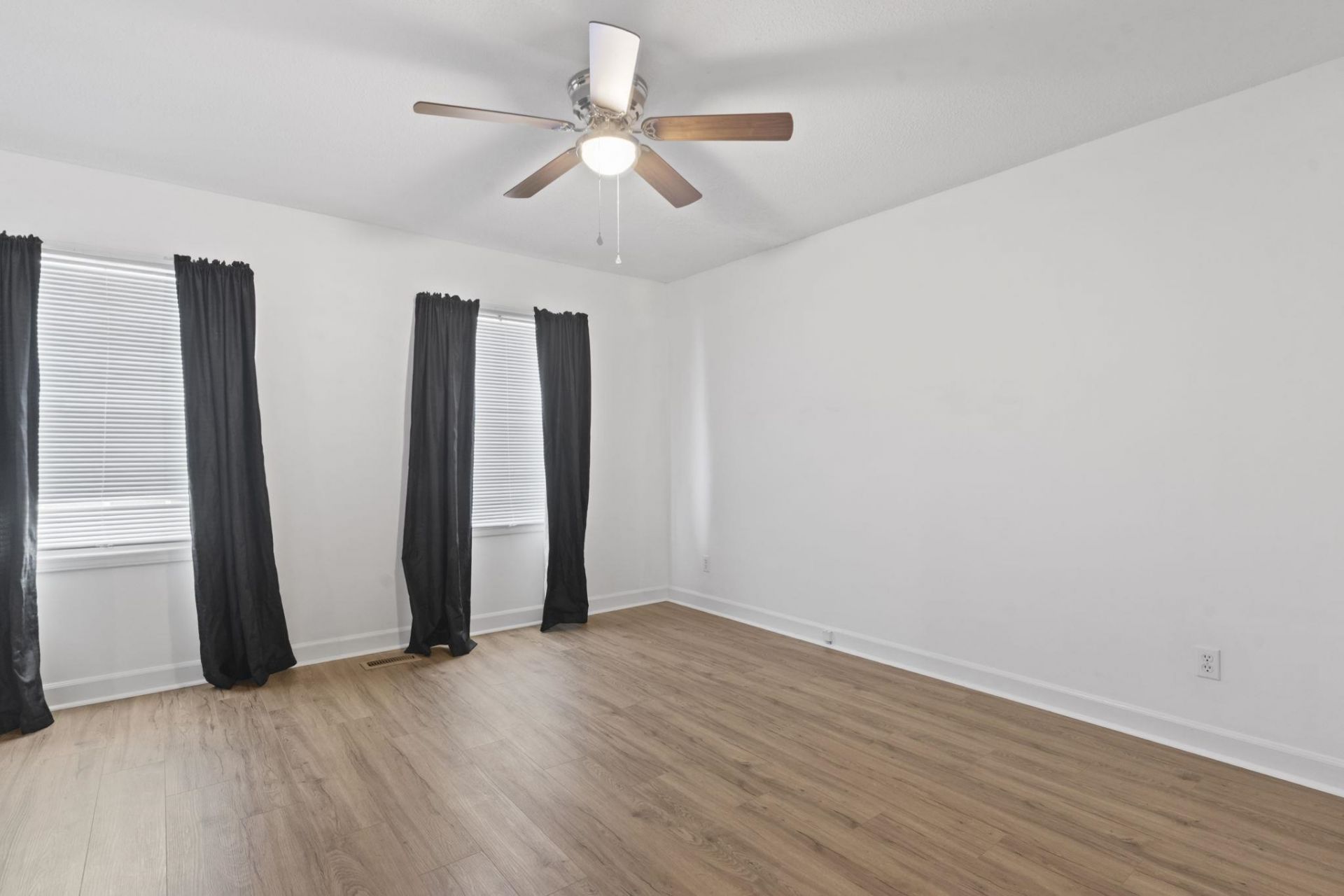 4505 N Kings Hwy. Photo 25