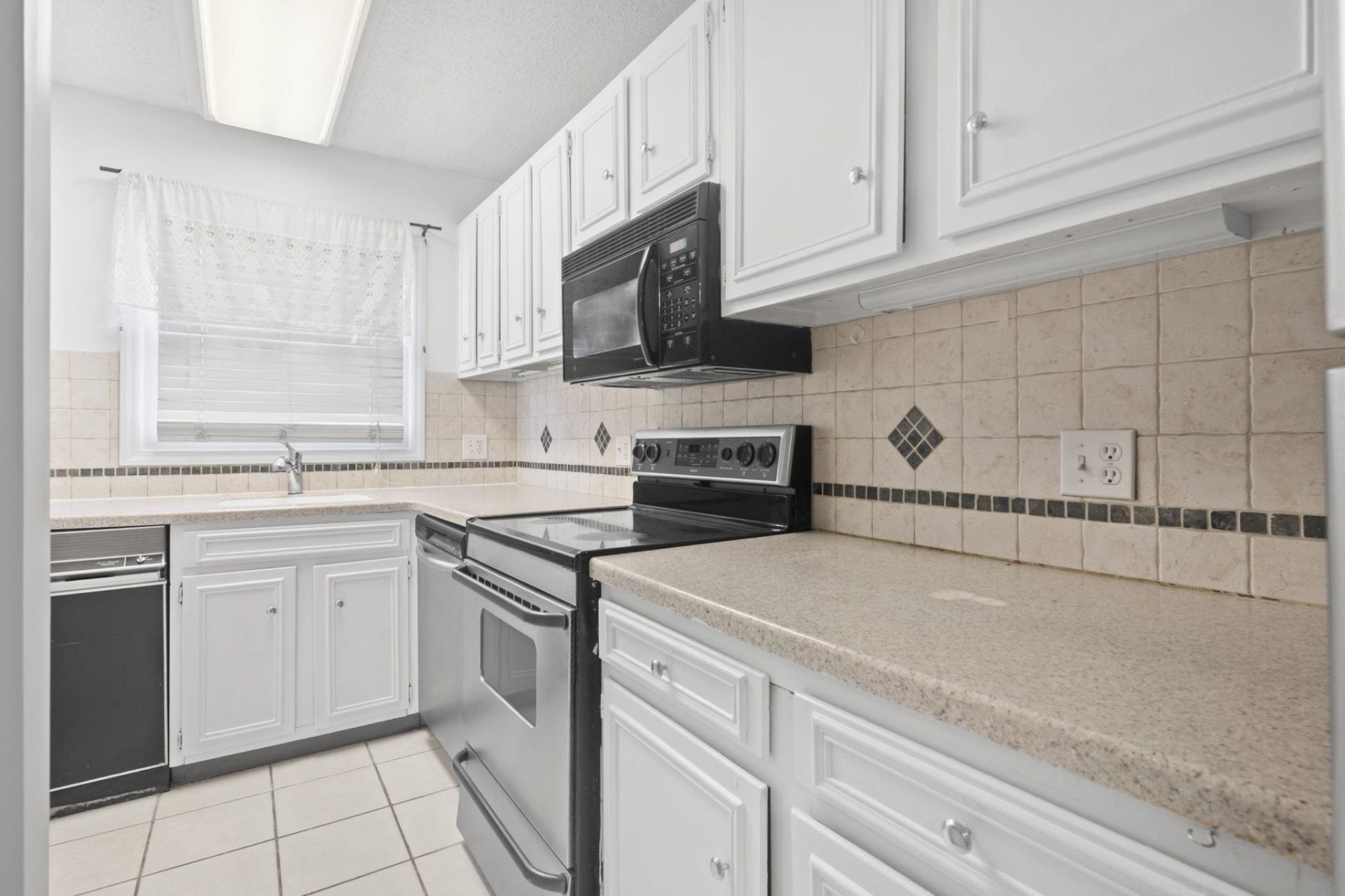 4505 N Kings Hwy. Photo 5