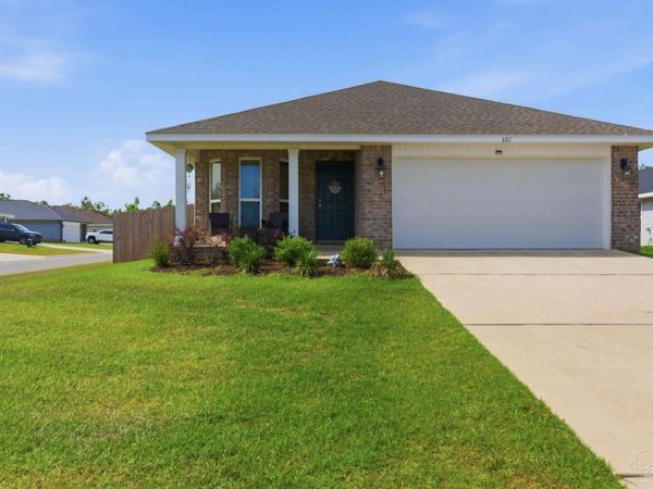 601 Sand Pine Dr, Cantonment, FL 32533