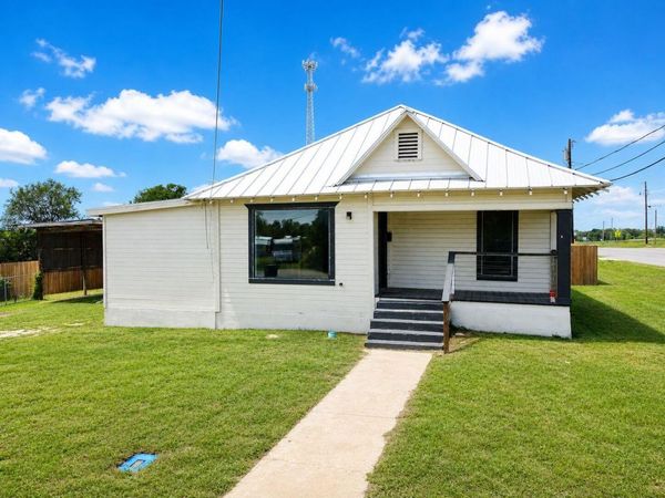 100 W Caskey ST, Florence, TX 76527