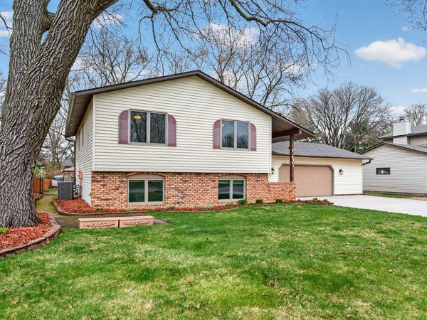 8381 Knollwood Drive , Mounds View, MN 55112