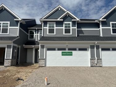 1075 Anmeadle Row, Rosemount, MN 55068