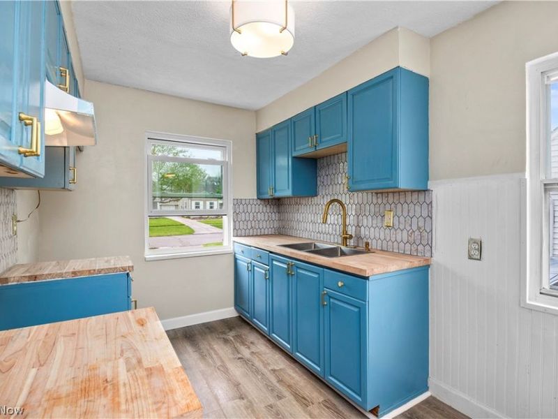 624 Eastern Heights Boulevard, Elyria, OH 44035 Photo 10