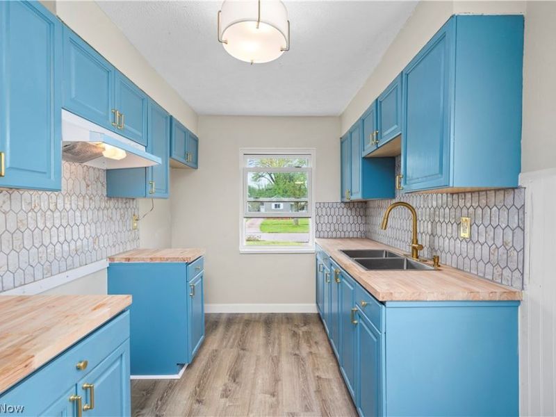 624 Eastern Heights Boulevard, Elyria, OH 44035 Photo 11