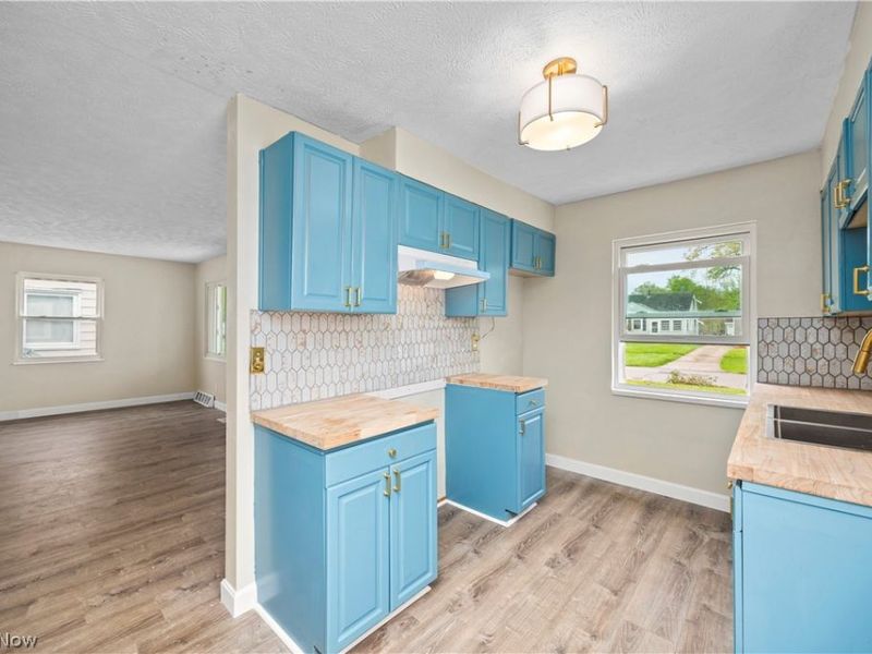 624 Eastern Heights Boulevard, Elyria, OH 44035 Photo 12