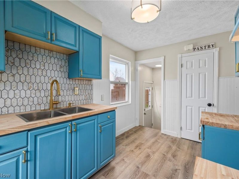 624 Eastern Heights Boulevard, Elyria, OH 44035 Photo 13