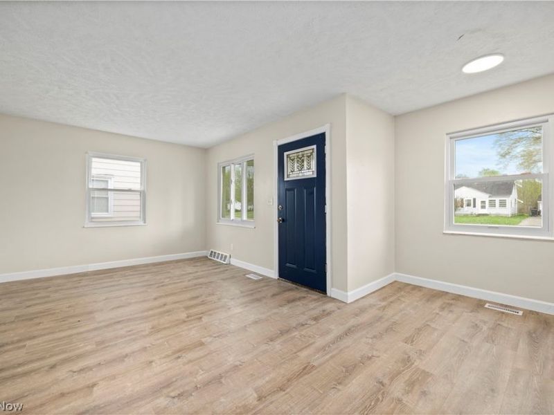 624 Eastern Heights Boulevard, Elyria, OH 44035 Photo 3