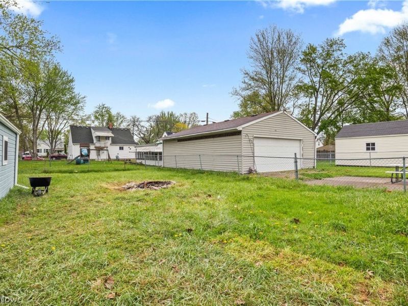 624 Eastern Heights Boulevard, Elyria, OH 44035 Photo 32