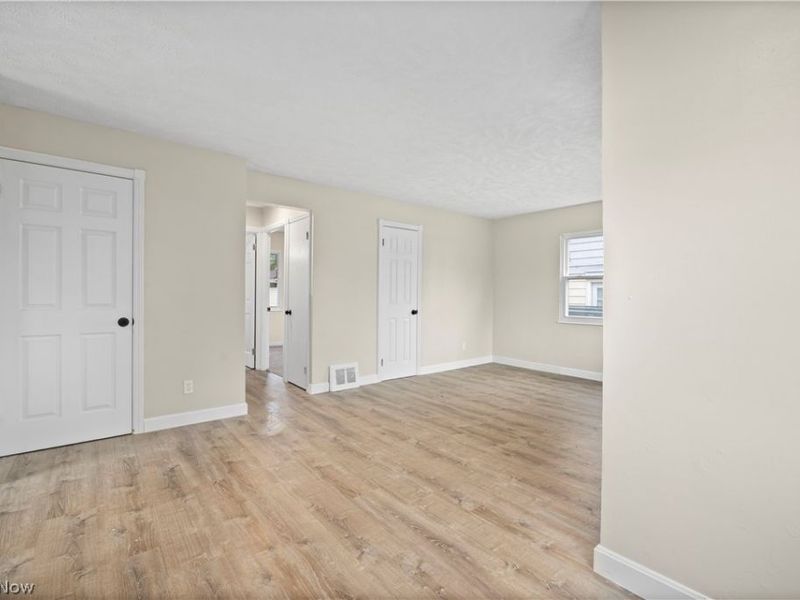 624 Eastern Heights Boulevard, Elyria, OH 44035 Photo 5