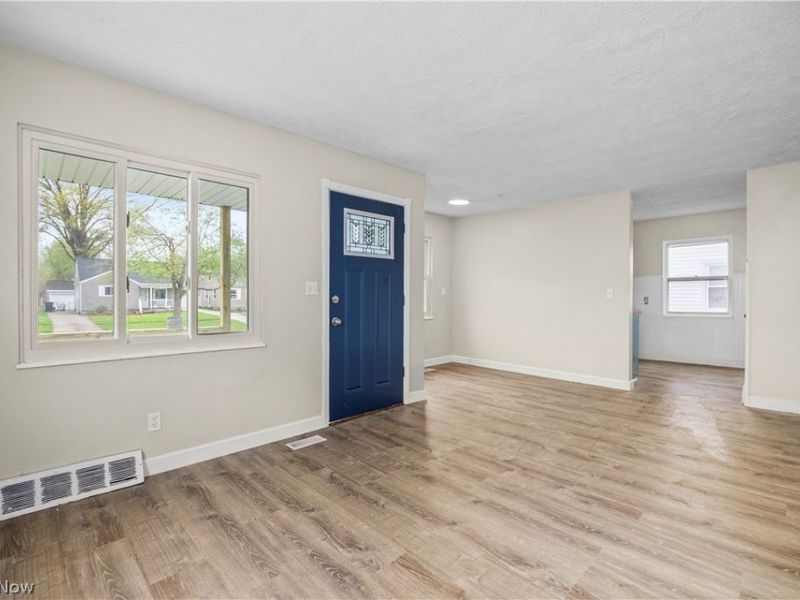 624 Eastern Heights Boulevard, Elyria, OH 44035 Photo 7