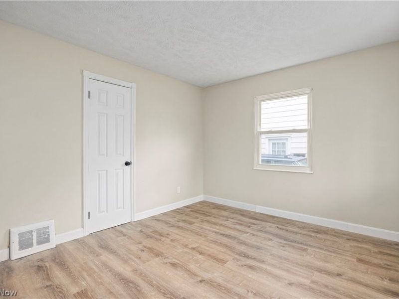 624 Eastern Heights Boulevard, Elyria, OH 44035 Photo 9