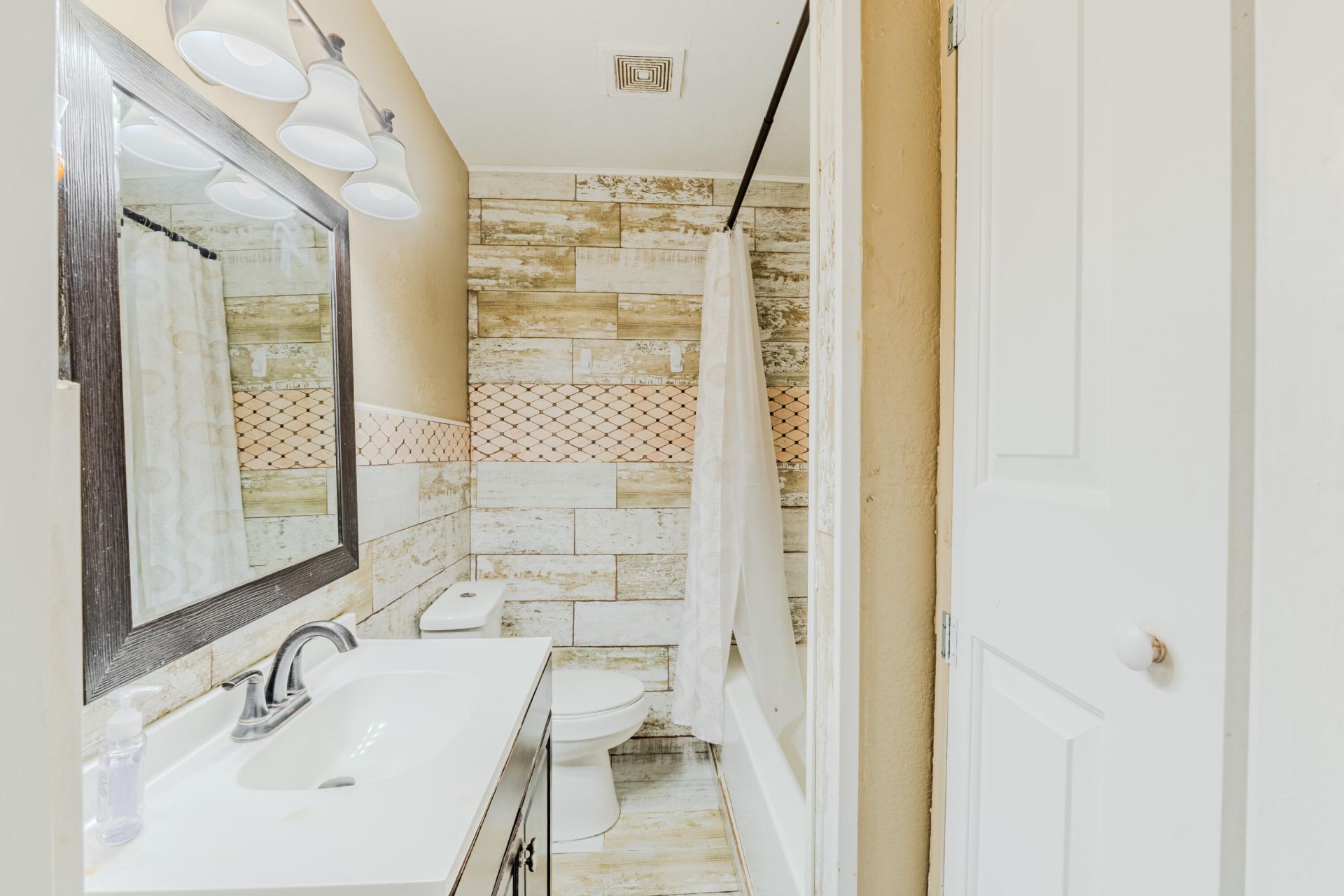 112 W 34th Street, Unit 1, Riviera Beach, FL 33404 Photo