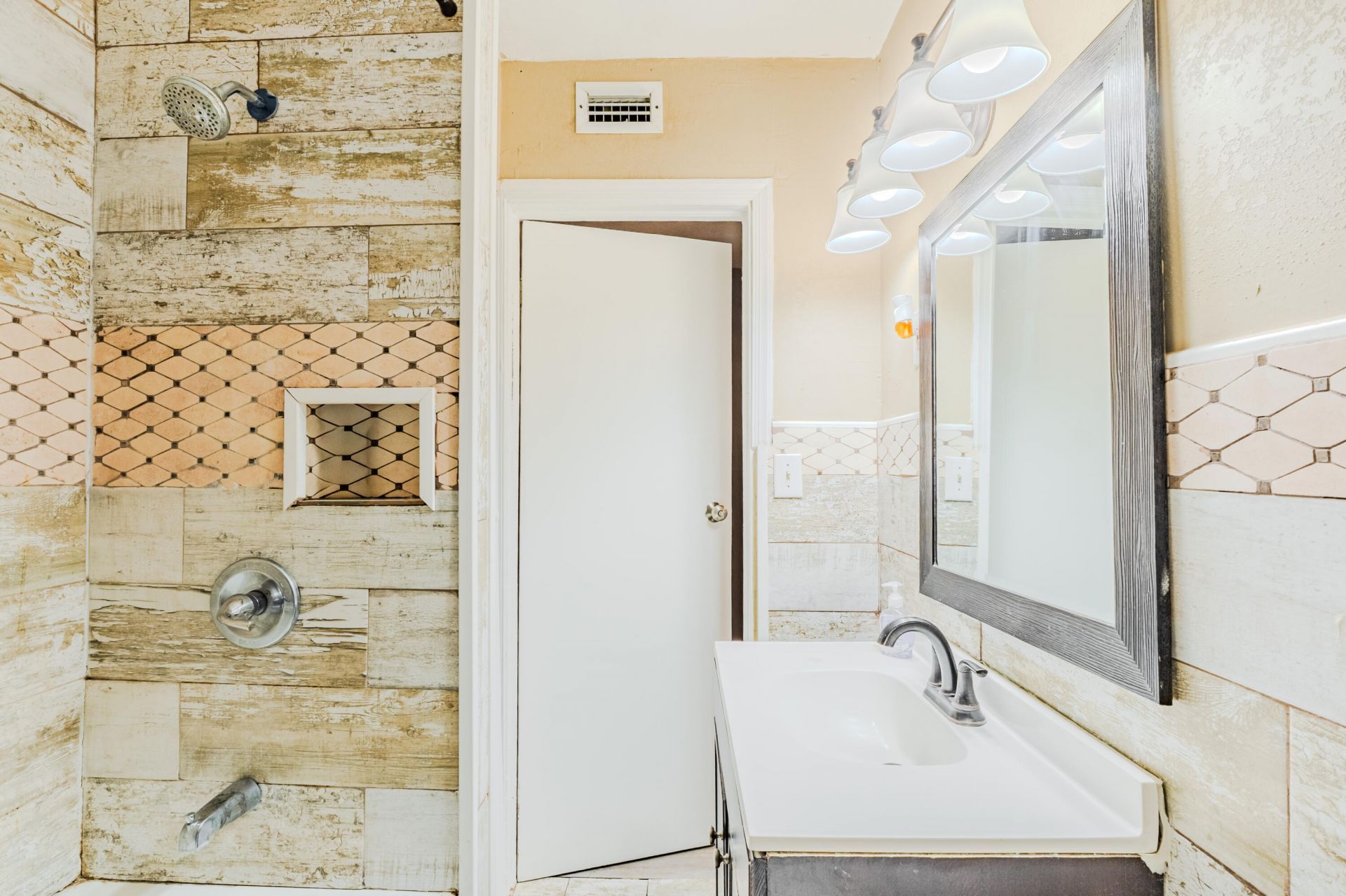 112 W 34th Street, Unit 1, Riviera Beach, FL 33404 Photo