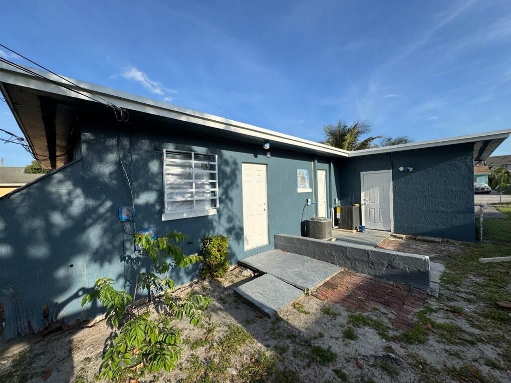 112 W 34th Street, Unit 1, Riviera Beach, FL 33404 Photo