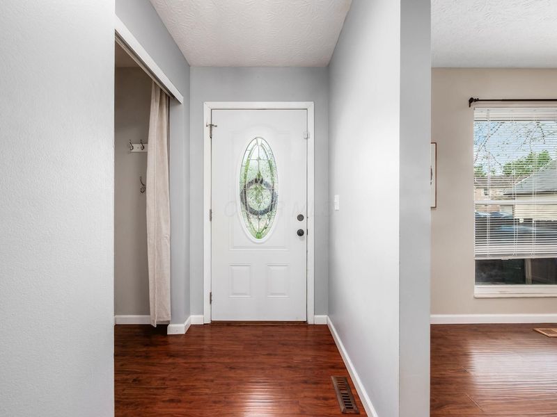 8366 Cliffthorne Way, Columbus, OH 43235 Photo 2