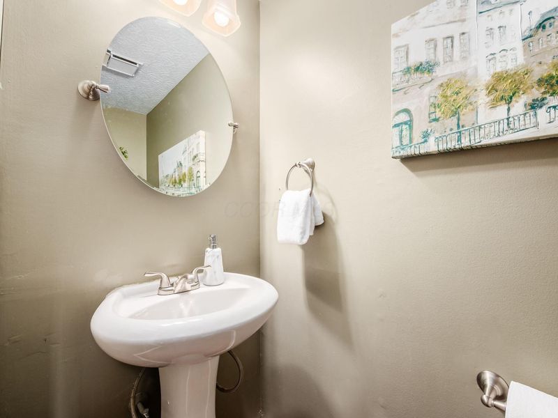 8366 Cliffthorne Way, Columbus, OH 43235 Photo 8