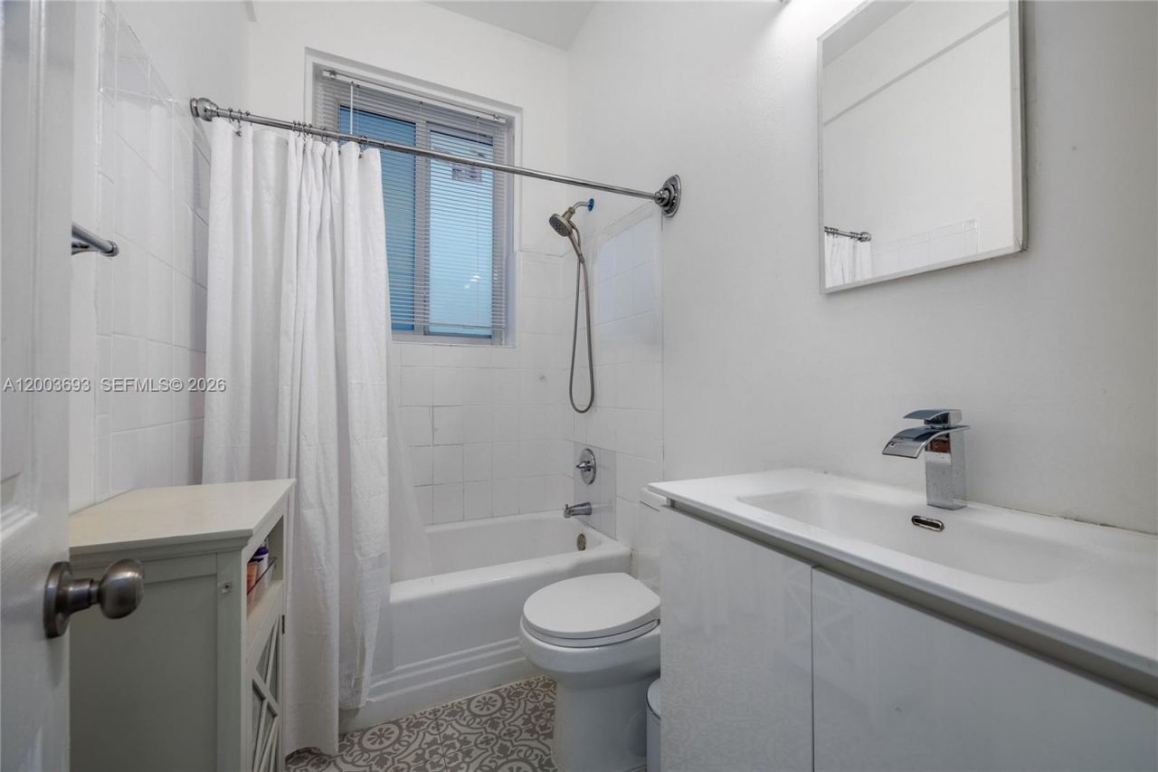 2204 Mckinley St , Hollywood, FL 33020 Photo