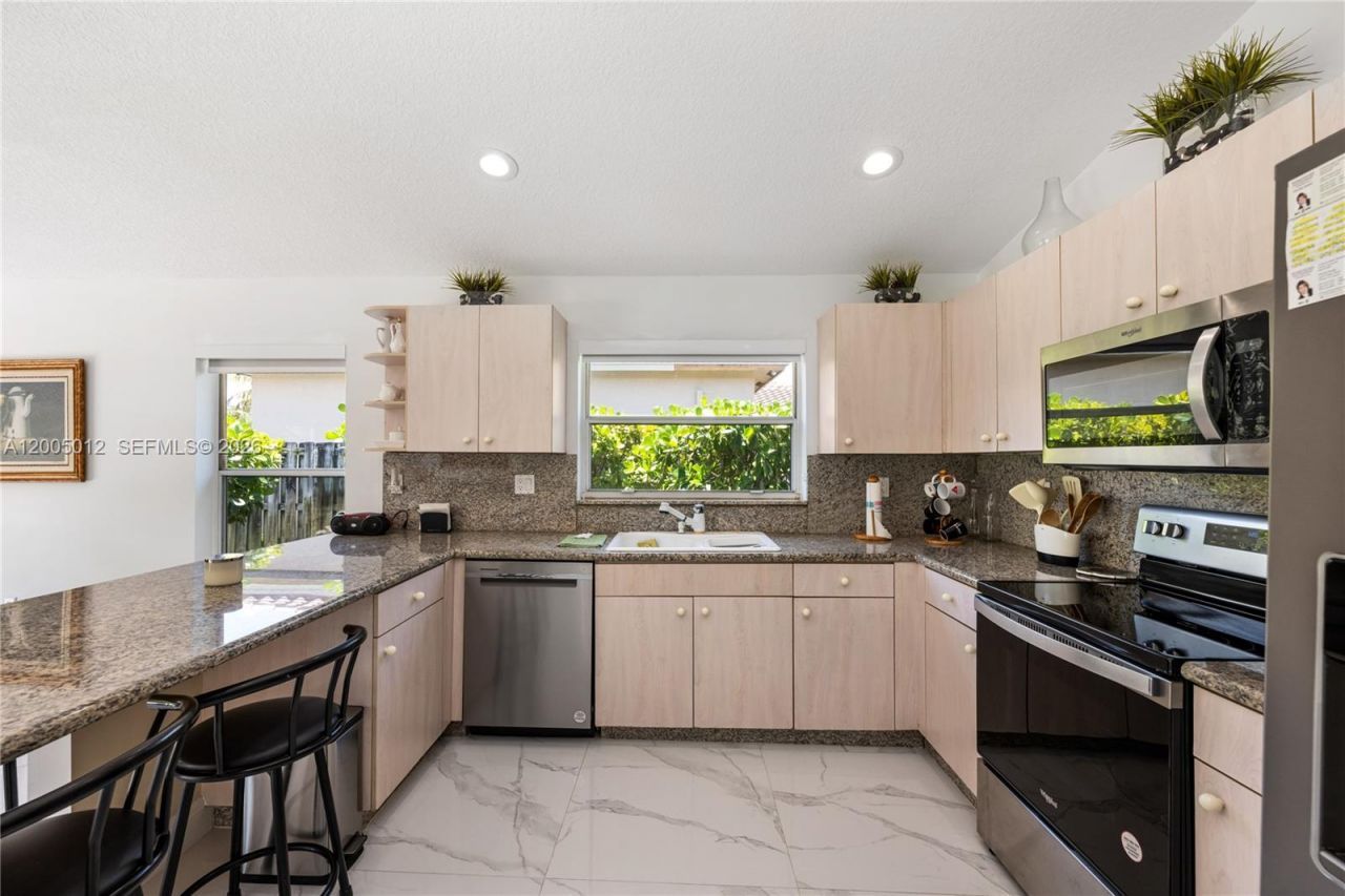 18510 NW 23rd St , Pembroke Pines, FL 33029 Photo