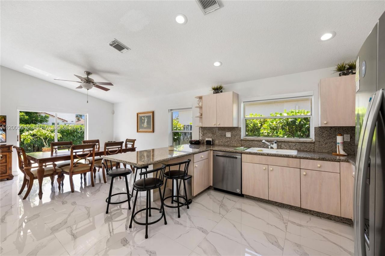 18510 NW 23rd St , Pembroke Pines, FL 33029 Photo