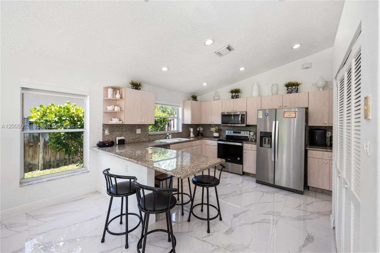 18510 NW 23rd St , Pembroke Pines, FL 33029 Photo