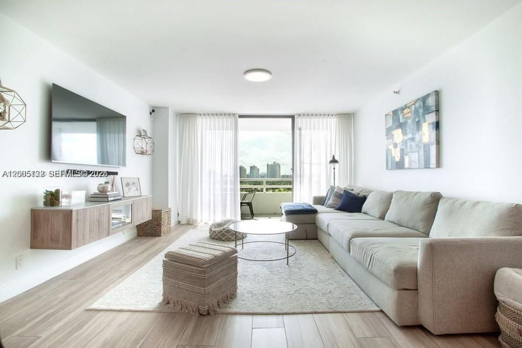 20225 NE 34th Ct , Unit 1016, Aventura, FL 33180 Photo