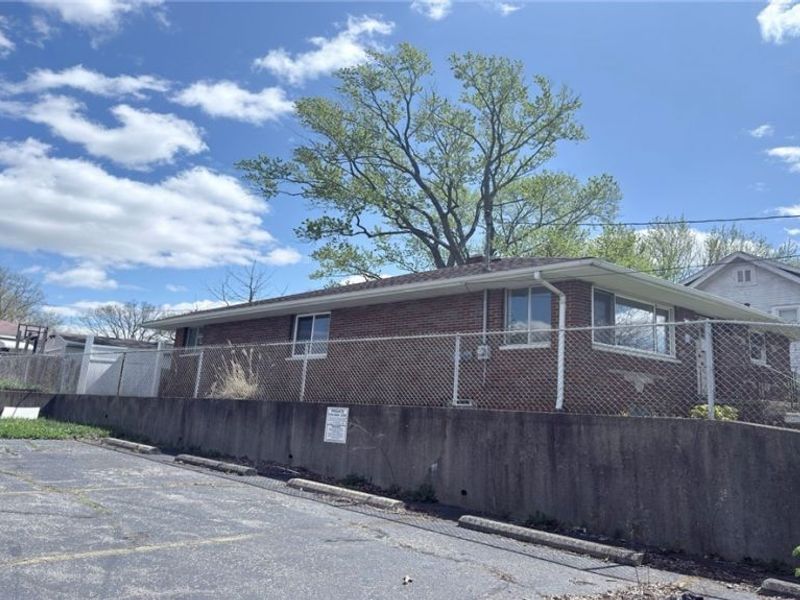 785 Brittain Road, Akron, OH 44305 Photo 2