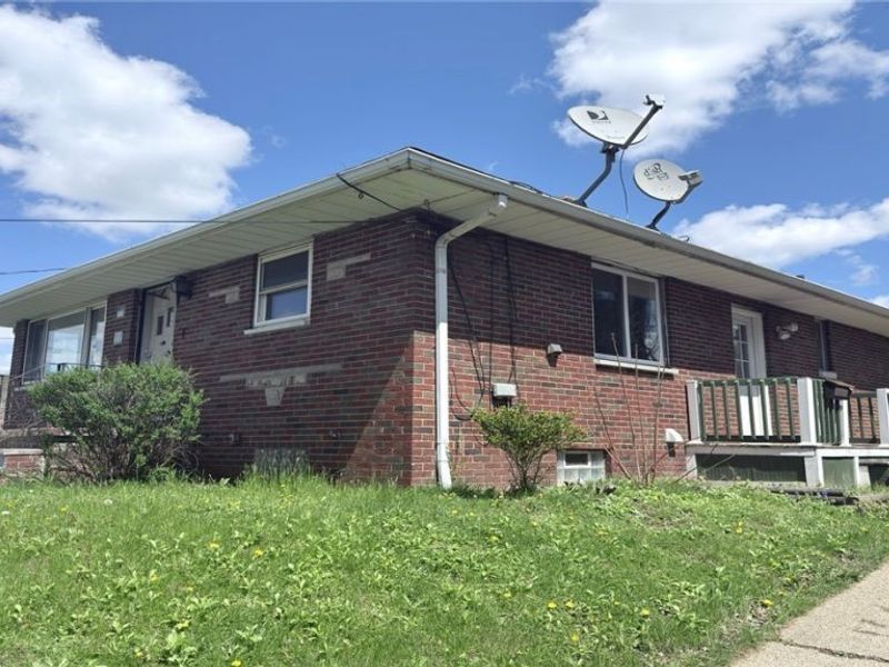 785 Brittain Road, Akron, OH 44305 Photo 3