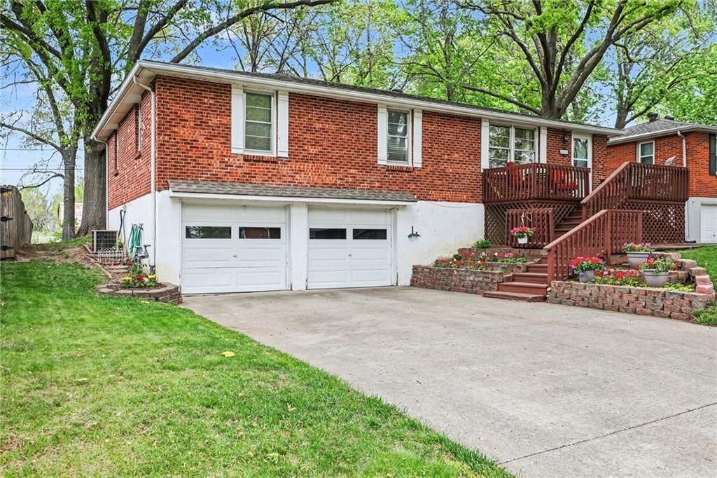 408 NW 88th Terrace, Kansas City, MO 64155 Main Photo