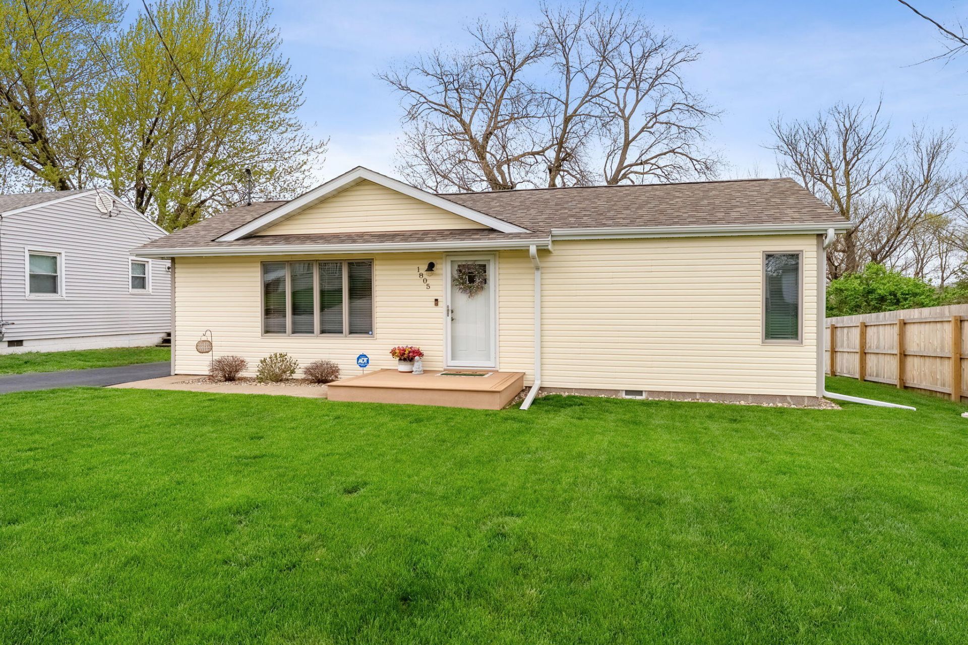 1805 Foster, Muscatine, IA 52761 Main Photo