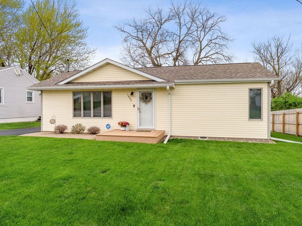 1805 FOSTER, Muscatine, IA 52761