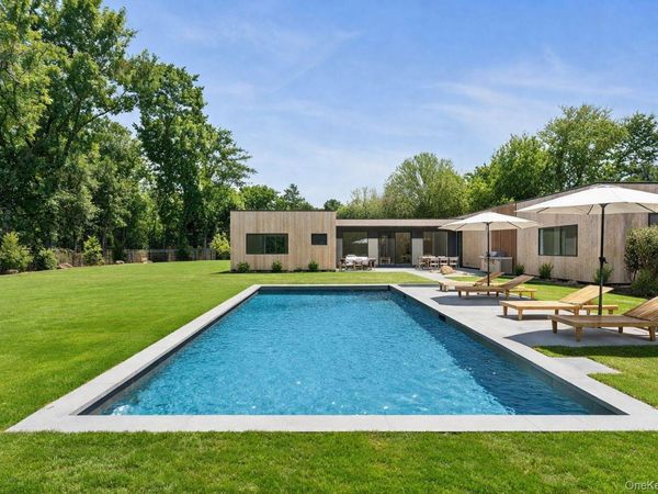 32 School Street , East Hampton, NY 11937