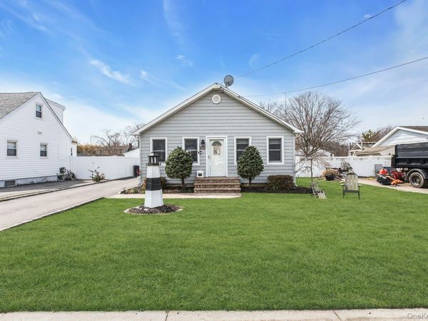 39 Ocean Avenue , Blue Point, NY 11715