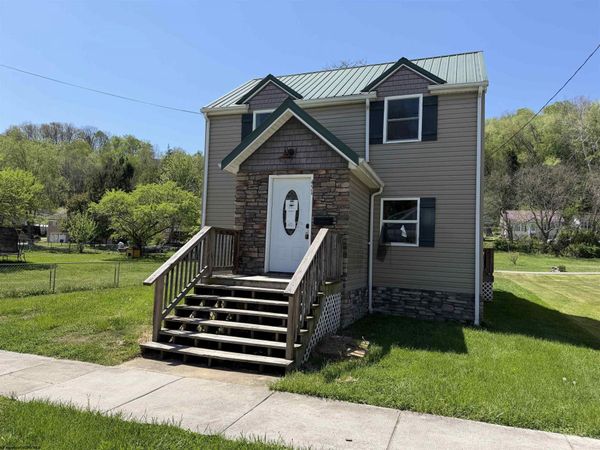 451 Maple Avenue, Philippi, WV 26416
