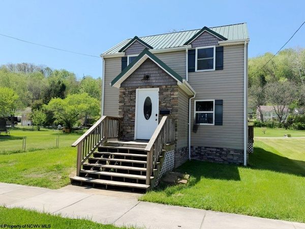 451 Maple Avenue, Philippi, WV 26416