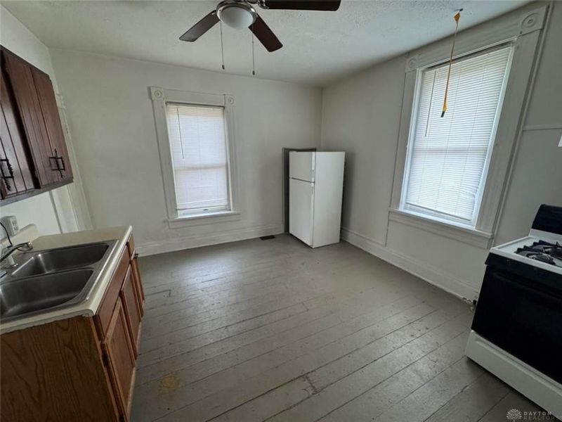 707 W High Street, Springfield, OH 45506 Photo 2