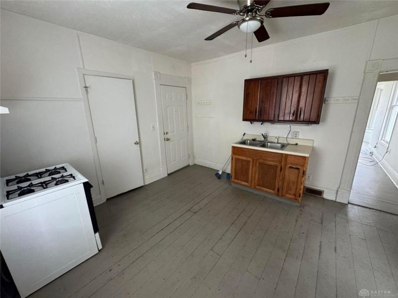 707 W High Street, Springfield, OH 45506 Photo 3