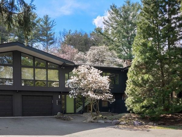 995 Brush Hill Rd, Milton, MA 02186