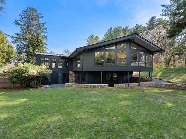 995 Brush Hill Rd, Milton, MA 02186