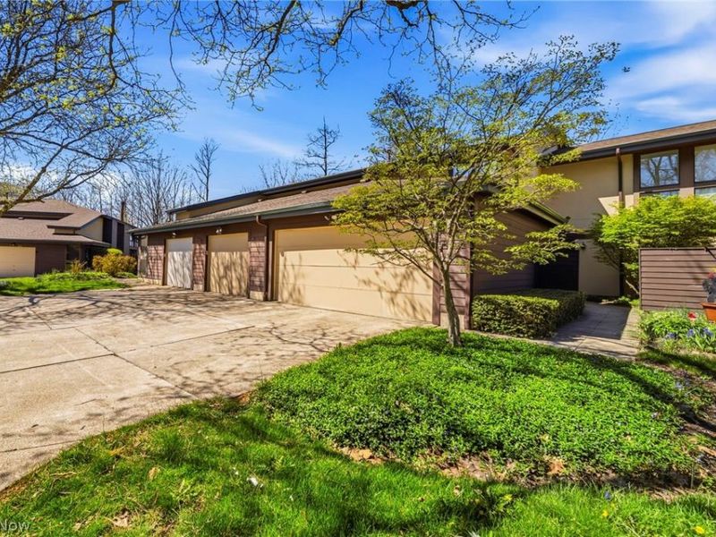 210 Teal Trace, Unit 210, Mayfield Heights, OH 44124 Photo 1