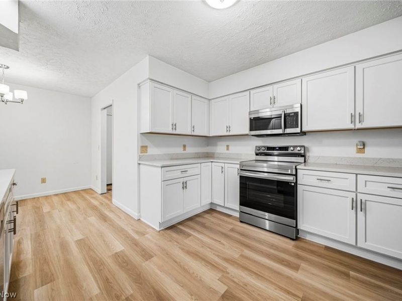 210 Teal Trace, Unit 210, Mayfield Heights, OH 44124 Photo 2