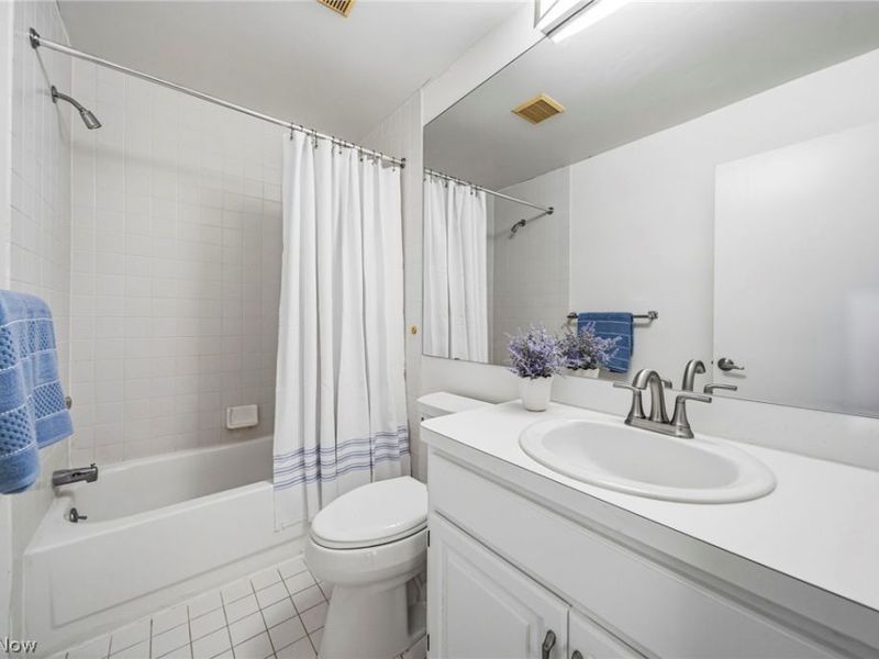 210 Teal Trace, Unit 210, Mayfield Heights, OH 44124 Photo 24