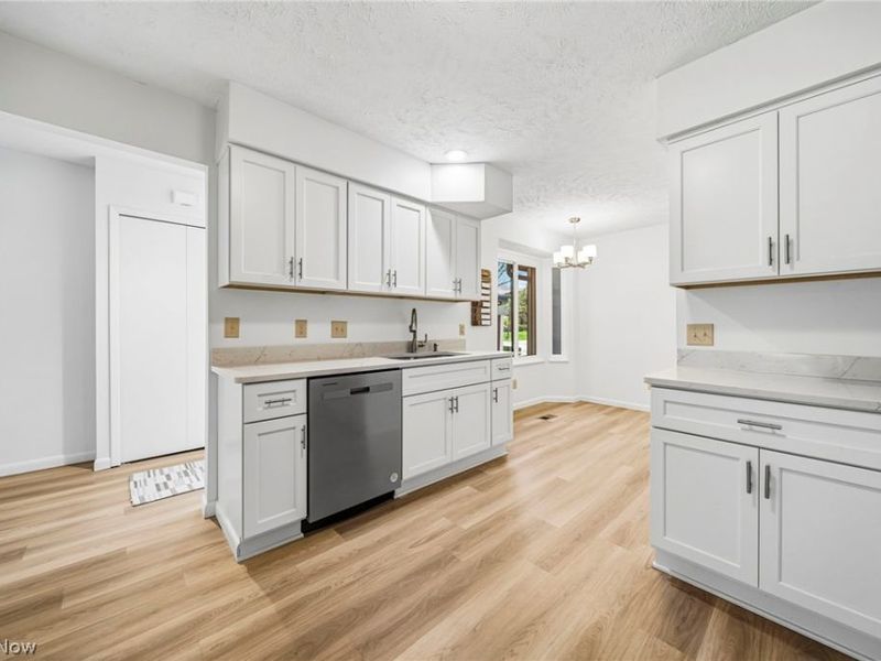 210 Teal Trace, Unit 210, Mayfield Heights, OH 44124 Photo 4