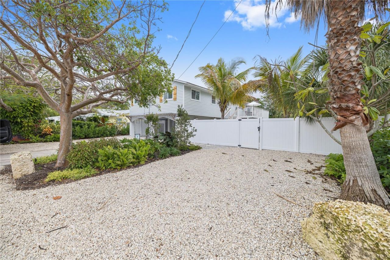228 Gladiolus Street, Anna Maria, FL 34216 Photo