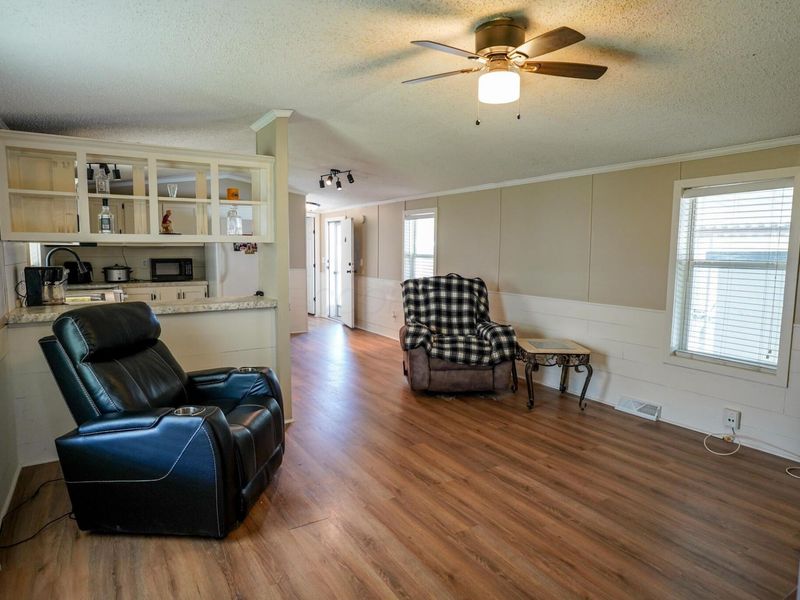 733 Youn-Kin Parkway S, Columbus, OH 43207 Photo 11