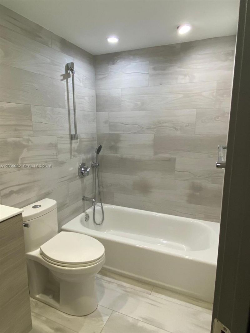 660 Tennis Club Dr, Unit 205, Fort Lauderdale, FL 33311 Photo