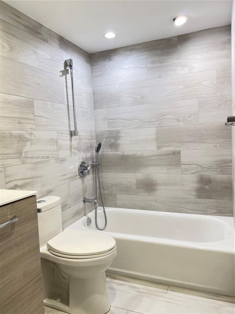 660 Tennis Club Dr, Unit 205, Fort Lauderdale, FL 33311 Photo